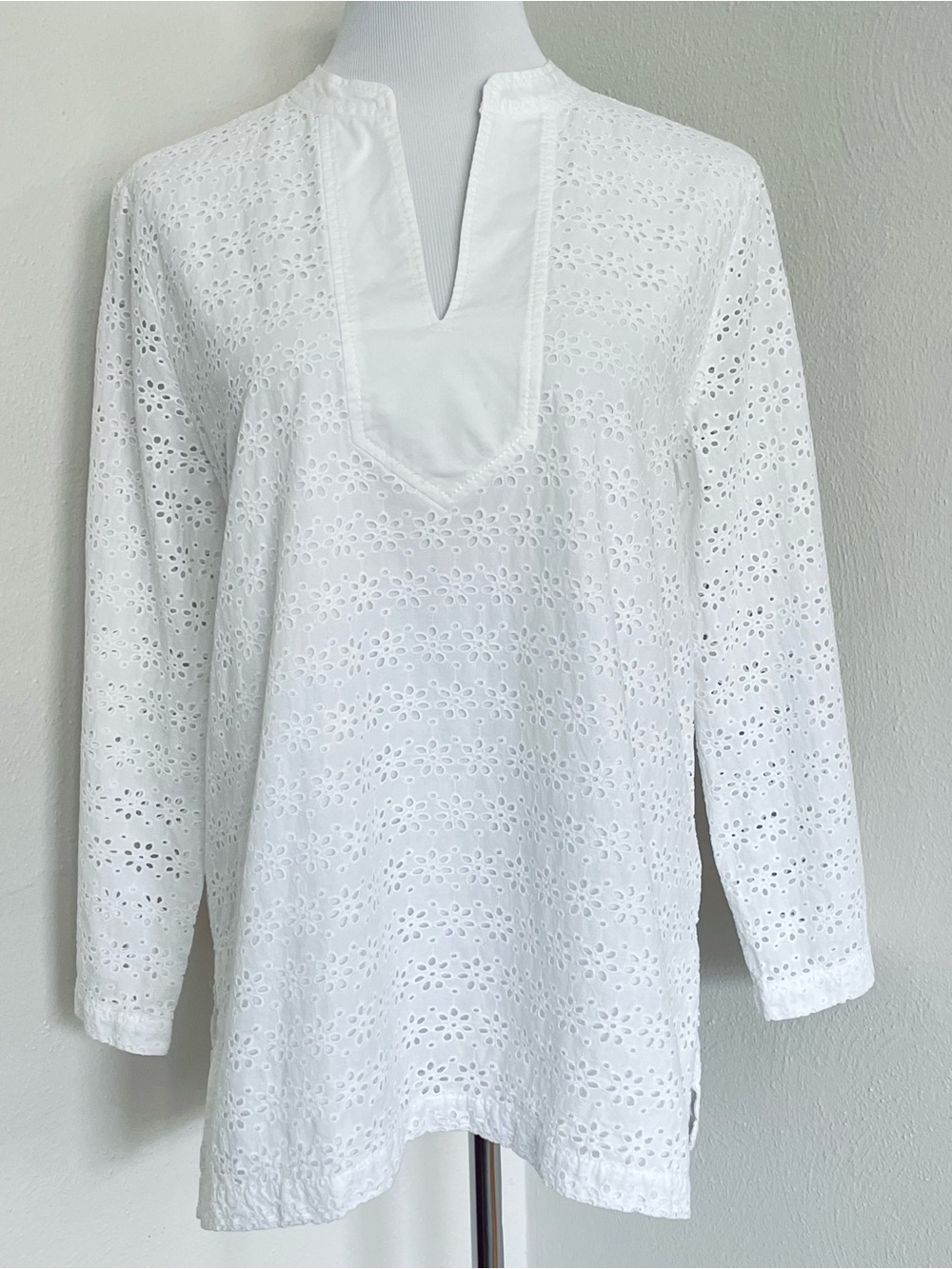Ann Taylor White Cotton Eyelet V-Neck Tunic Blouse - Size Large